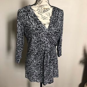 A Pea in the Pod Black and White Long Sleeve Maternity Nursing Top